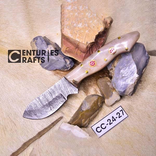 Hunting Ready: 6.5-Inch Damascus Steel skining Knife